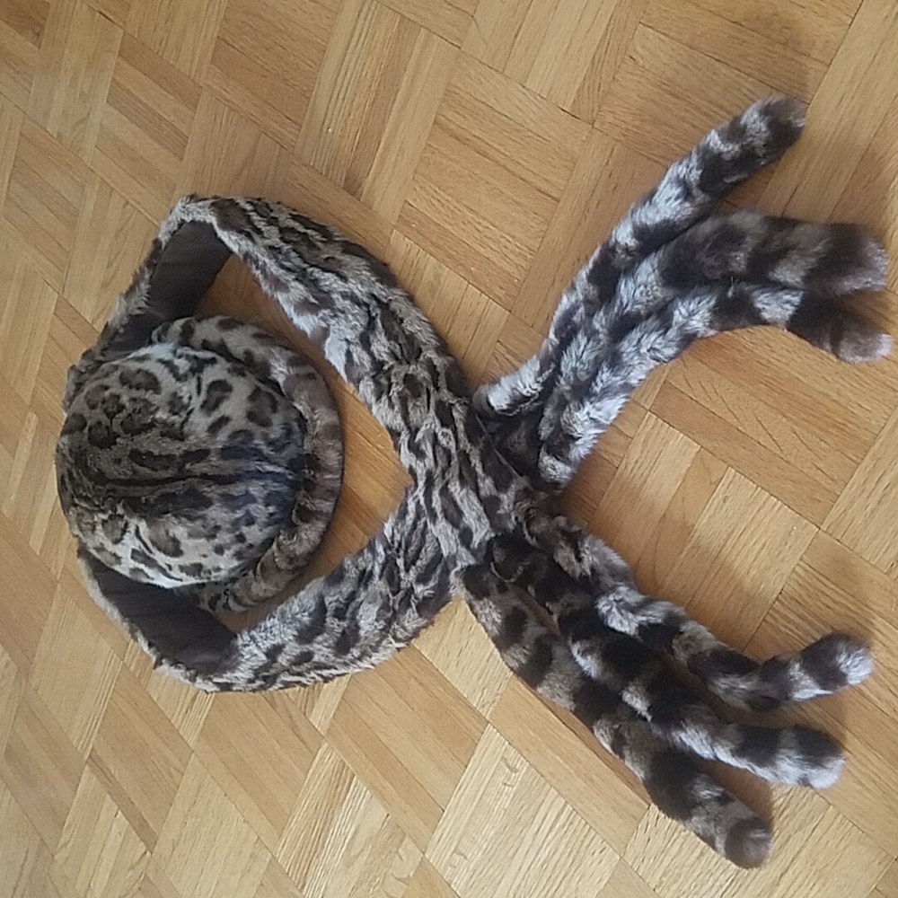 Real Spotted Fur Leopard Cheetah Vintage Hat And Scarf Set Like New